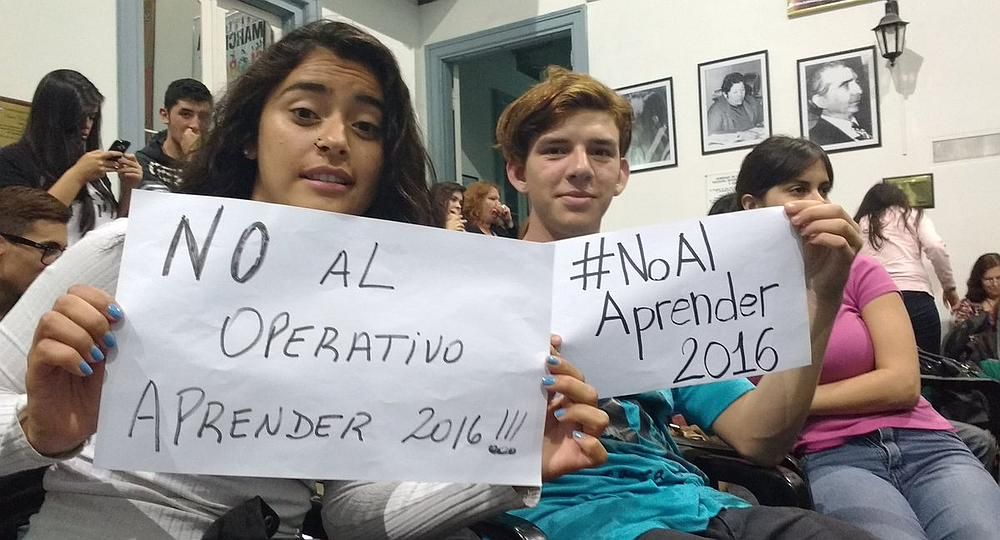 Alumnos de primaria y secundaria de todo el país expresaron su rechazo a la evaluación Aprender 2016 a través de las redes sociales.