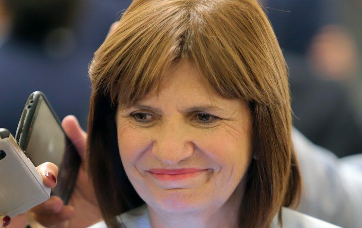 La ministra de Seguridad dijo que pase lo que pase no se va del país.