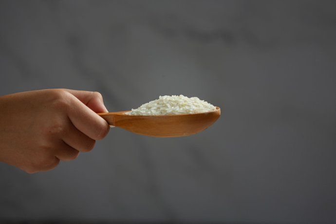 El arroz ayuda a atraer dinero si se lo usa de manera correcta.