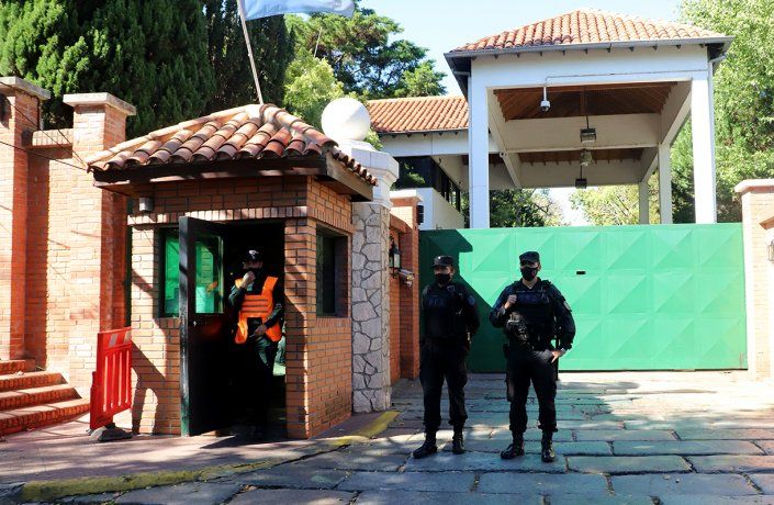 La oposición busca convocar a una nueva marcha para el lunes próximo por las visitas en Olivos