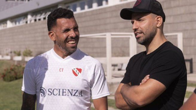 Aguero y Tevez en la práctica de Independiente