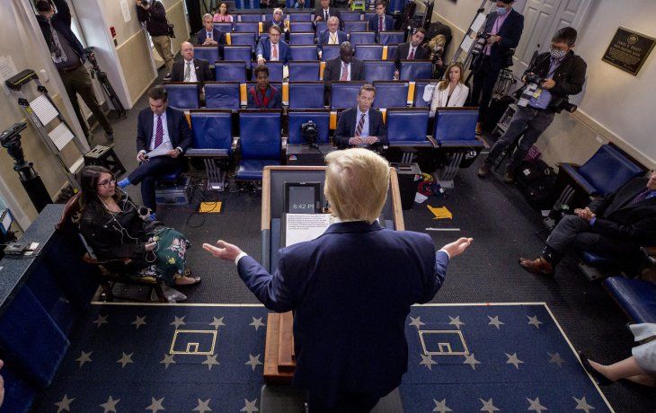 El presidente Donald Trump remotar&aacute; las confusas conferencias de prensa sobre el coronavirus