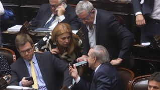 Los diputados que conforman la oposición dialoguista agudizan su enfrentamiento con el Gobierno.
