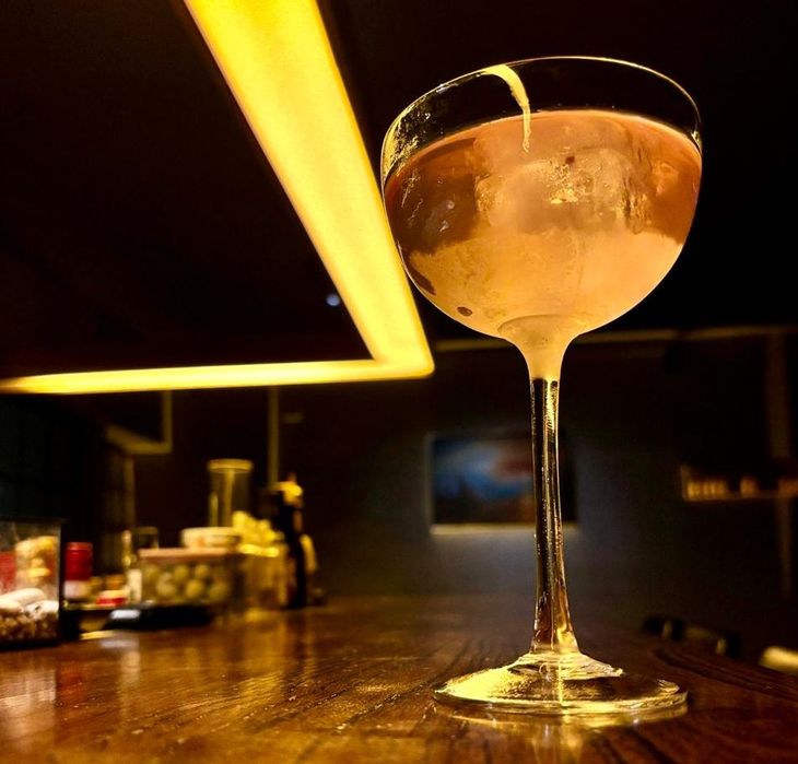 Coctelería a puertas cerradas y exclusiva. Coctelería a puertas cerradas y exclusiva.