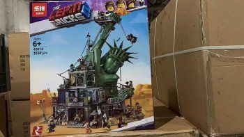 china: desmantelan una red que falsificaba productos lego y confiscan juguetes por u$s 30 millones