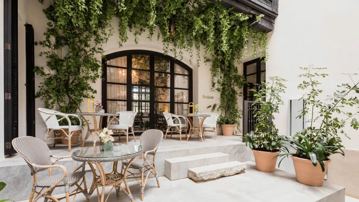 This Spanish Castle of 1500 was converted into a luxury hotel in the heart of Mallorca: this is Can Bordoy Grand House & Garden
