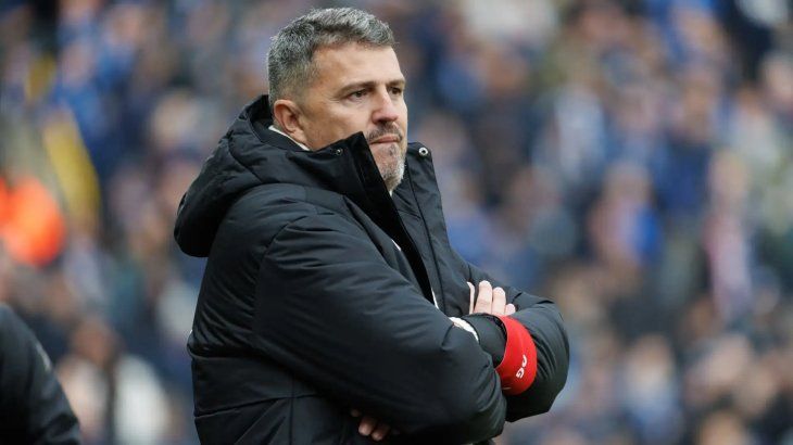 Siguen los movimientos y las salidas en Chivas buscando encaminar el rumbo en este Torneo Clausura 2025. Primero fue la desintegraron el Comité Técnico-Deportivo y horas antes del partido con Pumas la dirigencia despidió al técnico español Óscar García.