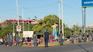 Detuvieron a Bebote Álvarez y a otros 100 barras de Independiente. Detuvieron a Bebote Álvarez y a otros 100 barras de Independiente.