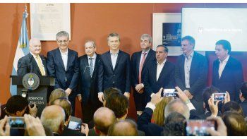 Convenio. El presidente de la Nación encabezó el encuentro que también contó con la presencia de los ministros Cabrera, Barañao, Dujovne y Lemus, y representantes de firmas del sector.