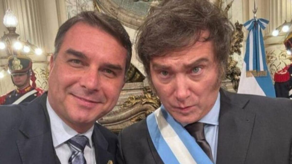 Fuga de Flávio Bolsonaro: denuncian a Javier Milei y apuntan a Santiago Caputo por un presunto operativo clandestino