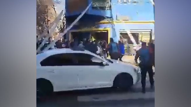 Choque de hinchas de Boca y Colo Colo antes del partido.&nbsp;