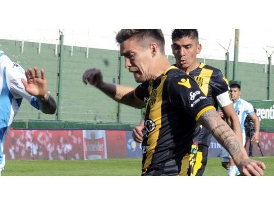 Olimpo y Morón se medirán desde las 21.10.