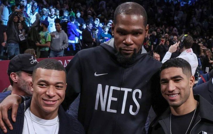 mbappe fue a ver un partido de la nba y se llevo una sorpresa inesperada de hinchas argentinos