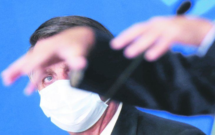 FANTASMAS. El multimedios Globo tiene en la mira un potencial escándalo de lavado de dinero en la familia Bolsonaro, pero el presidente le respondió ayer con la misma moneda.
