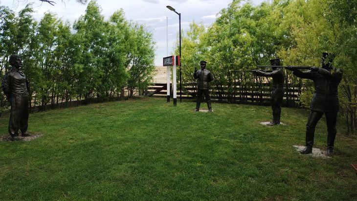 El paseo de la memoria recuerda el fusilamiento de Facón Grande, en el marco de las huelgas obreras patagónicas. El paseo de la memoria recuerda el fusilamiento de Facón Grande, en el marco de las huelgas obreras patagónicas.