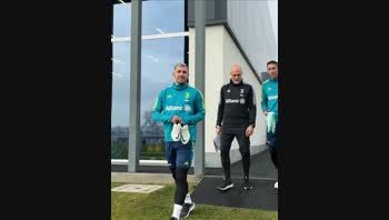 bienvenidos campeones, el recibimiento para di maria y paredes en juventus