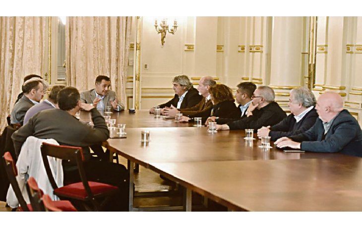 ámbito.com | Respiro. El ministro de Educación, Alejandro Finocchiaro, confirmó a los gremios que se seguirá pagando el Fondo Nacional de Incentivo Docente.
