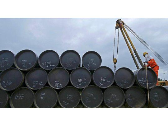 La OPEP+ apuesta a estabilizar el mercado con otro incremento en la producción de petróleo
