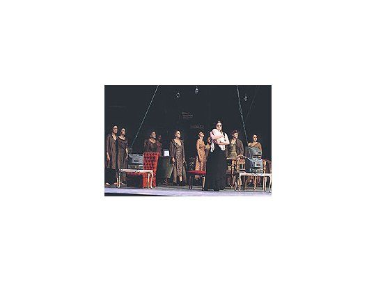 Ingrid Pelicori, una de las grandes actuaciones femeninas de esta puesta de «Las troyanas» (en versión de Jean Paul Sartre) que sin grandes innovaciones ni estridencias acerca la tragedia griega a todo tipo de público.