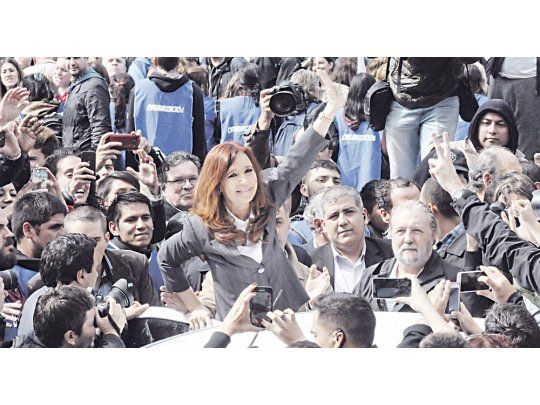 Contraataque. Luego de que la Cámara Federal confirmara su procesamiento, Cristina de Kirchner exigió ser elevada a juicio, y a la par apretó el acelerador en la causa en la que es querellante, donde investigan a macristas.