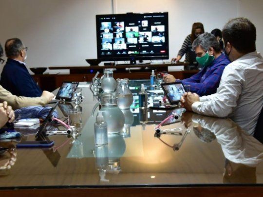 El encuentro virtual se desarrolló con periodistas de medios regionales y nacionales.