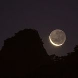 La Luna Nueva es una de las fases más complejas para fotografiar por la falta de luz. La Luna Nueva es una de las fases más complejas para fotografiar por la falta de luz.