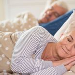 Este un pequeño ritual nocturno que propone dedicar unos minutos antes de acostarse a responder preguntas que activan la gratitud, la reflexión, la empatía y la proyección personal. Este un pequeño ritual nocturno que propone dedicar unos minutos antes de acostarse a responder preguntas que activan la gratitud, la reflexión, la empatía y la proyección personal.