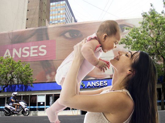 ANSES AUH.