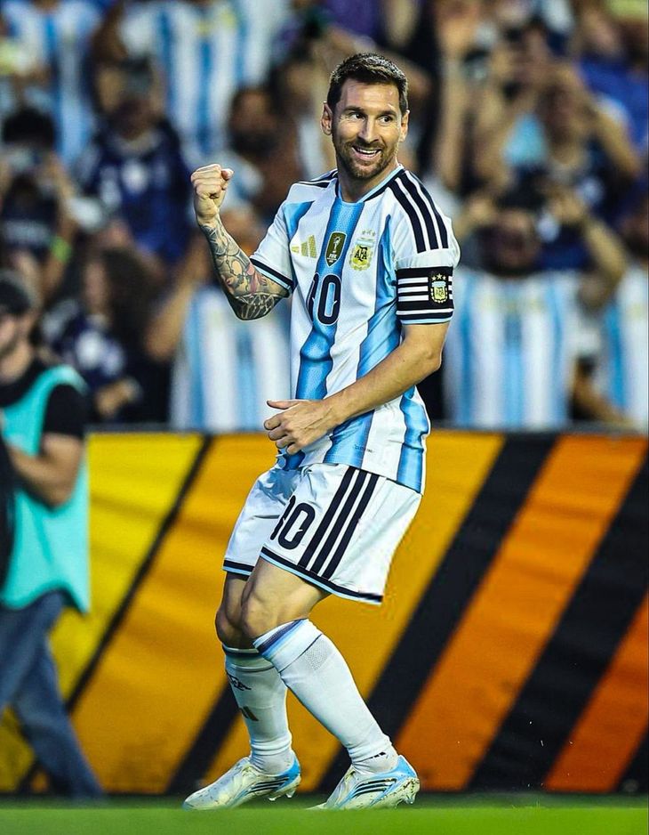 Luego del hat trik ante Argelia, Lionel Messi provocó que las búsquedas globales en Google de las adidas F50 aumentaron un 44 %, mientras que las búsquedas de su camiseta crecieron un 47 %. Luego del hat trik ante Argelia, Lionel Messi provocó que las búsquedas globales en Google de las adidas F50 aumentaron un 44 %, mientras que las búsquedas de su camiseta crecieron un 47 %.