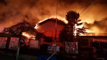 Por primera vez se registraron enfrentamientos entre grupos antiabor&iacute;genes, que cantaron proclamas racistas, y mapuches.