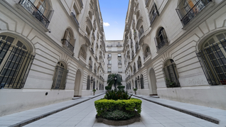 Vista interna de los patios del imponente Palacio de los Patos. En un mercado inmobiliario que cambia, este tipo de construcciones conserva un atractivo difícil de replicar Vista interna de los patios del imponente Palacio de los Patos. En un mercado inmobiliario que cambia, este tipo de construcciones conserva un atractivo difícil de replicar