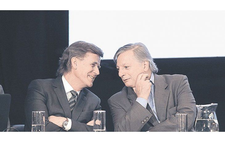 ámbito.com | Debate. El ministro Juan José Aranguren y el secretario de Energía Eléctrica, Alejandro Sruoga, en la audiencia pública del 28 de octubre.