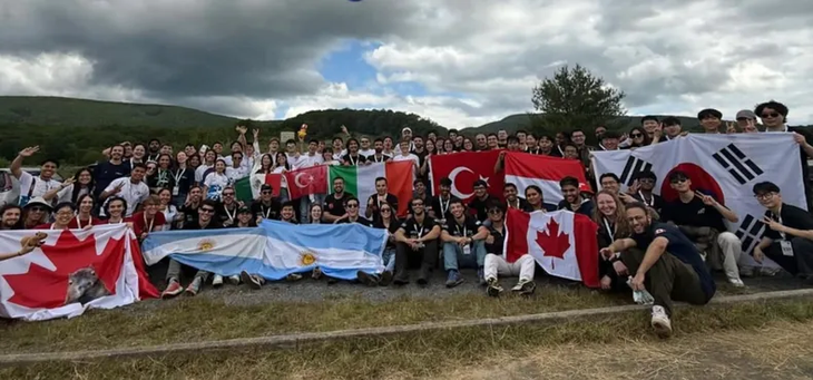 La competencia fue promovida por la American Astronautical Society (AAS) y contó con el respaldo de importantes entidades como Lockheed Martin, Siemens, el Laboratorio de Investigación Naval de EEUU y la propia agencia espacial estadounidense. La competencia fue promovida por la American Astronautical Society (AAS) y contó con el respaldo de importantes entidades como Lockheed Martin, Siemens, el Laboratorio de Investigación Naval de EEUU y la propia agencia espacial estadounidense.