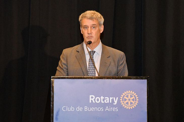 Afirmó que “la información oficial del Indec confirma lo que todos los argentinos perciben, pero las autoridades no terminan de aceptar: que el boom del petróleo no arrastra todavía al resto de la economía”. Afirmó que “la información oficial del Indec confirma lo que todos los argentinos perciben, pero las autoridades no terminan de aceptar: que el boom del petróleo no arrastra todavía al resto de la economía”.