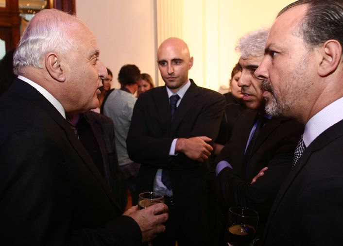 Miguel Lifschitz, gobernador de Santa Fe, junto a Matías Valicenti, gerente general de Ámbito Financiero, Francisco Marmol, y el periodista Gustavo Sylvestre