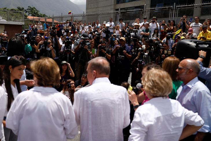 González Urrutia spoke to the press after voting.