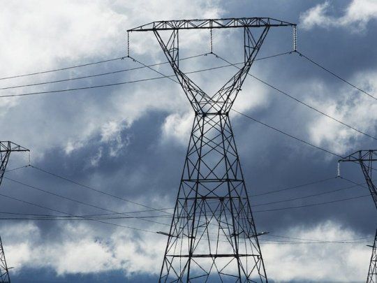 El Gobierno sumó a las actividades esenciales a la obra privada de infraestructura de energía.