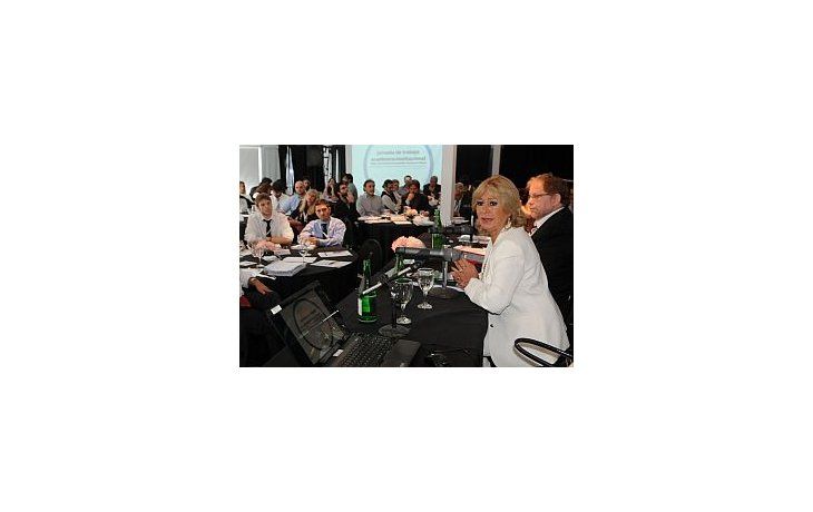Ana María Edwin y Norberto Itzcovich durante una reunión con los representantes de las universidades que participan en la elaboración del nuevo índice de inflación.