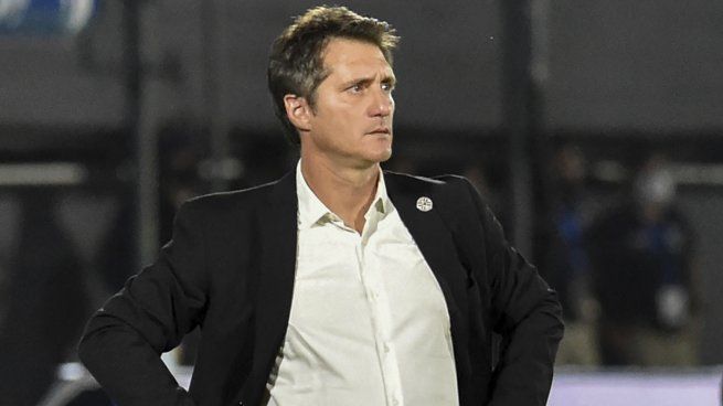 Guillermo Barros Schelotto vuelve a dirigir en el fútbol argentino después de siete años.