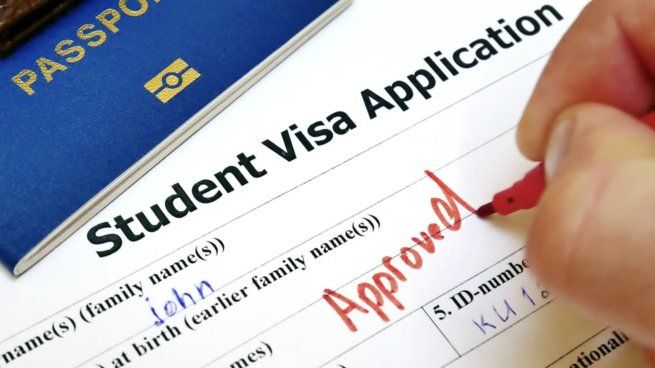 EEUU limita las visas a estudiantes extranjeros.