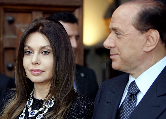 Mayo de 2009. Llevo 10 años soportando esto, se queja su esposa (foto), luego de que el premier italiano asiste al cumpleaños de la joven Noemí Letizia, con quien se sospecha lo une un affaire.