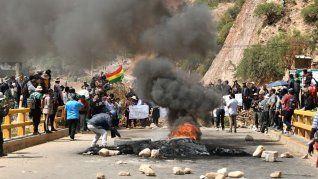 Archivo. La Policía busca liberar los pasos bloqueados por los manifestantes. Archivo. La Policía busca liberar los pasos bloqueados por los manifestantes.
