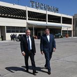 Osvaldo Jaldo y Daniel Ketchibachian, en el aeropuerto de Tucumán. Osvaldo Jaldo y Daniel Ketchibachian, en el aeropuerto de Tucumán.