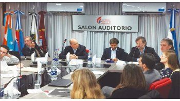 encuentro. La Comisión Federal de Impuestos, durante la reunión de  ayer. La agenda continuará hoy, con ministros de Economía provinciales.
