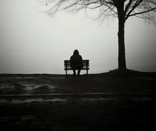 La ansiedad social se traduce en el miedo a ser juzgado, evaluado negativamente o rechazado. La ansiedad social se traduce en el miedo a ser juzgado, evaluado negativamente o rechazado.