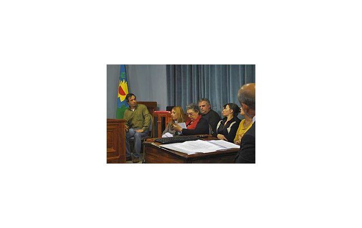 Años atrás magistrados bonaerenses participaron de simulacros de juicios por jurados con casos hipotéticos y 12 civiles que integraron un tribunal penal.
