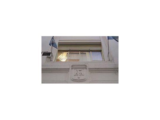 Suspenso. El edificio de Viamonte fue testigo de una decisión indefinida.