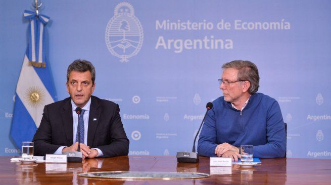 El ministro de Economía, Sergio Massa, junto al secretario de Agricultura, Ganadería y Pesca de la Nación, Juan José Bahillo.