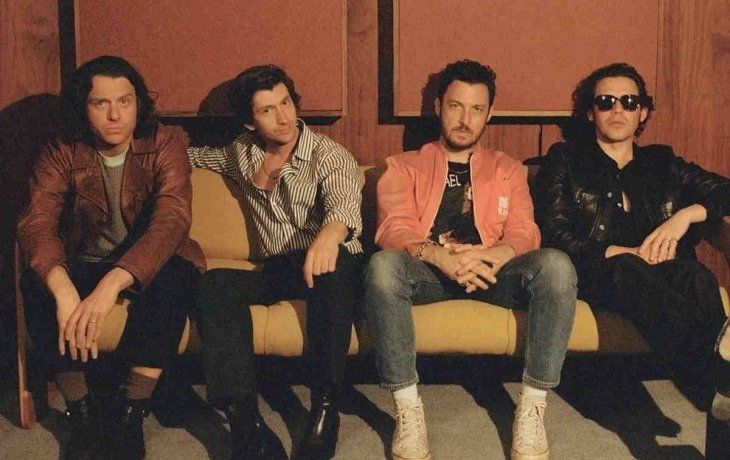 arctic monkeys presento su primera cancion nueva en cuatro anos
