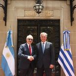 El gobierno busca mitigar tensiones con Argentina por la planta de hidrógeno verde en Paysandú, mientras preocupa el costo de la energía. El gobierno busca mitigar tensiones con Argentina por la planta de hidrógeno verde en Paysandú, mientras preocupa el costo de la energía.